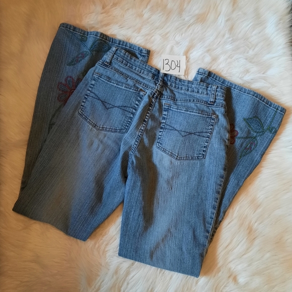 VINTAGE BOHO Floral Threaded Jeans - Picture 8 of 12